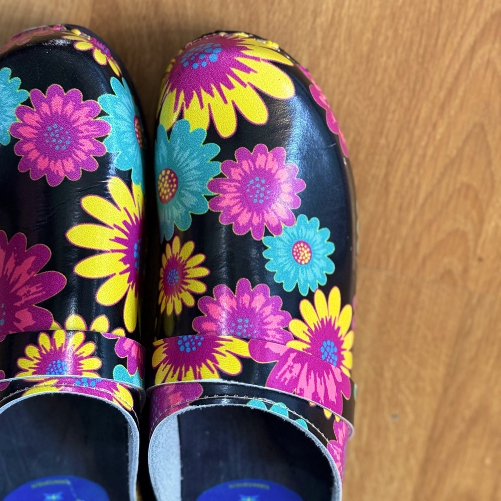 Floral Clogs with Vibrant Design
